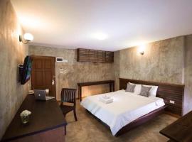 At home boutique, ξενοδοχείο σε Ban Long