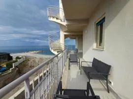 UnMareFuori - a 10mt dalla spiaggia con accesso diretto e parcheggio gratuito