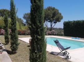 Villa Cabri 5 chambres piscine, hotel i Cabris