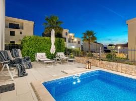 Luxury apartment Hyperion with private pool and garden, four-star hotel in Murter