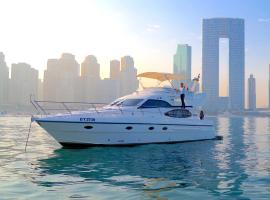 Kings and Queens Luxury Yachts, hotelli Dubaissa