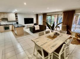 Entire modern house near the beach, villa in Victor Harbor
