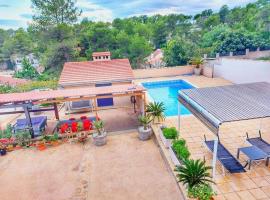 Chalet, piscina y barbacoa y sala de reuniones, hotel v destinaci Boquilla