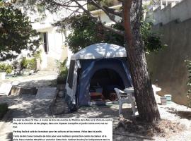 Deux tentes confortables dans un joli jardin idéalement situé, palapinė su patogumais mieste Setas