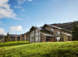 Hunter Lodges by Celtic Manor, spa hotel in Newport