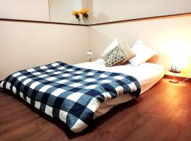 Beautiful Comfy & Relaxed Private Room in Walkout Basement in a Great Location C4, quarto em acomodação popular em Surrey
