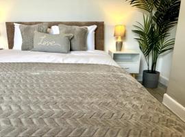 2 Bedroom City Centre House - Pet Friendly - Free Parking, Hotel in Cardiff