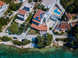 Boutique Guesthouse Sveti Petar, on the beach, heated pool, restaurant & boat berth - ADULT ONLY, hotel a Nečujam