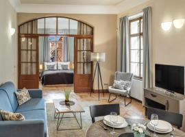 3 Epoques Apartments by Adrez