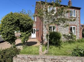 Halcyon House, cottage in Bodham