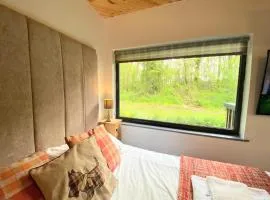 Arc Pod-HotTub-HuntersMoon-Warminster-Bath