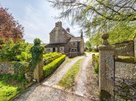 Grade II Listed Peak District Property, hotell i Foolow