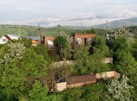 Alma house - White, khách sạn ở Almaty