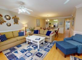 Brass Rail Villas 109 by Tybee Vacation Rentals、タイビーアイランドのホットタブ付きホテル