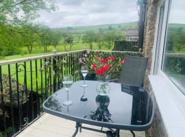 Tilly Cottage - overlooking Pendle Hill、Barrowfordのホテル