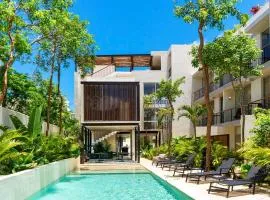 Modern 2BR First Floor Condo with Pool Access La Veleta