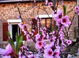 Charme au Calme en Bourgogne Nature et Balnéo !, hótel í Dun-sur-Grandry