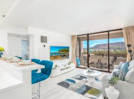 Newly Renovated 2 Bedroom Condo, 1 Block to Waikiki Beach, Free Parking, condo em Honolulu