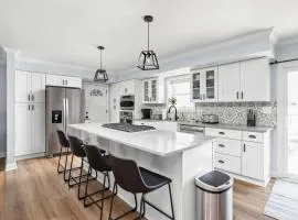 Hometown Hideaway - 4br25ba, Pool, Game Room
