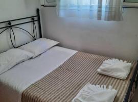Cozy house for 5 persons at Vougiato Zakinthos, hotell i Makhairádhon