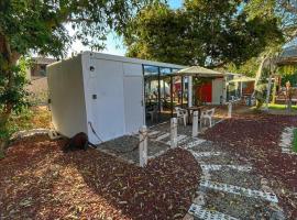 Apple House cerca de la playa, hotel em Barra de Navidad