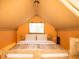 Roaring River Luxury Adventure Tent #16, отель в городе Cassville