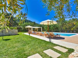 Minerva Estate - Private Complex for 15 guests, country house in Alepochórion