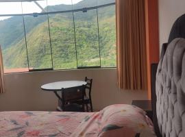 Hostal Zafiro, מלון בQuillabamba