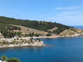 Grand studio avec vue sur la mer et parking