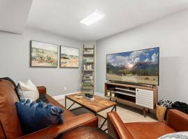 Beautiful Old Town 2 Bedroom Apartment with Bikes!, ξενοδοχείο σε Φορτ Κόλινς