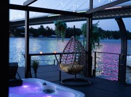 ADA MOMENT Splav- kuca na reci Beograd- Floating House on SAVA RIVER ,Belgrade, hotel in Belgrade