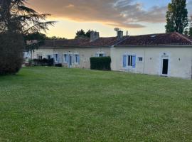 Les Gites de Yanaely - Primel, hotel di Juignac