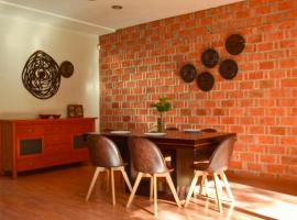 Valentin House, very spacious and cozy., holiday home in San Luis Potosí
