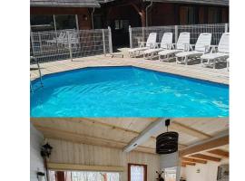 Chalet 30min d'Aurillac - Piscine - Jacuzzi - 5 chambres - 8 lits, casa de campo em Boisset