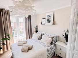 DeLux Sunny Bedroom with Private Parking, Sleeps 2, Perfect for Cotswold Getaway, Easy A419 Access – kwatera prywatna w mieście Swindon