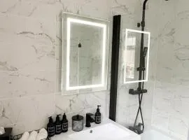 Beautiful apartment in Beckton with Private Entrance and Garden