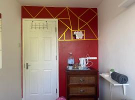 1 Cozy Single Bedroom With Hot Drinks, homestay di Reading