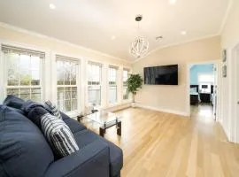 40 - 4BR Lakeview - Lakeside retreat near GJK View