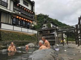 One of the best radon springs in the world Misasa Onsen A hot spring trip that makes you feel better when you stay over the morning three times 三朝町民泊, hotel v destinaci Misasa