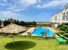 Appartement de vacances piscines et plage, hotel con parcheggio a Tangeri