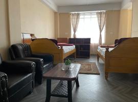 Keeon Private Room Front, κατάλυμα με κουζίνα σε Σιλόνγκ