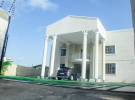 Exclusive Villa - 5str Hideout Private Pool Wifi, cabaña o casa de campo en Accra