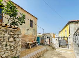 Guesthouse near the Castle of Himare, guest house di Himare