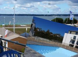 Au gré des Vagues, vue mer, wifi, piscine chauffée, hotel in Concarneau
