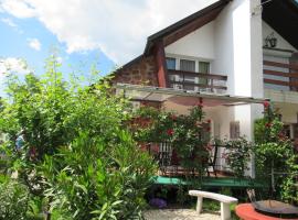 Halász Apartman Ábrahámhegy, hotel in Ábrahámhegy