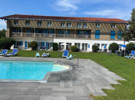 Gabi mit Pool und Sauna, hotel with parking in Übersee
