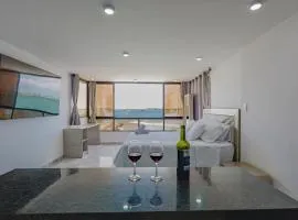 Lujoso apartamento con vista al mar