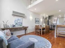 Centre of Queenscliff -Heritage Ballroom Apartment One