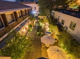 Dasein Youlan Hotel-Near the Forbidden City, Tiananmen Square, Guijie Street, Beihai Park, Jingshan Park, and Yonghe Temple