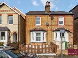 3 Bed Victorian House - Kingston On Thames, hotel i Kingston upon Thames